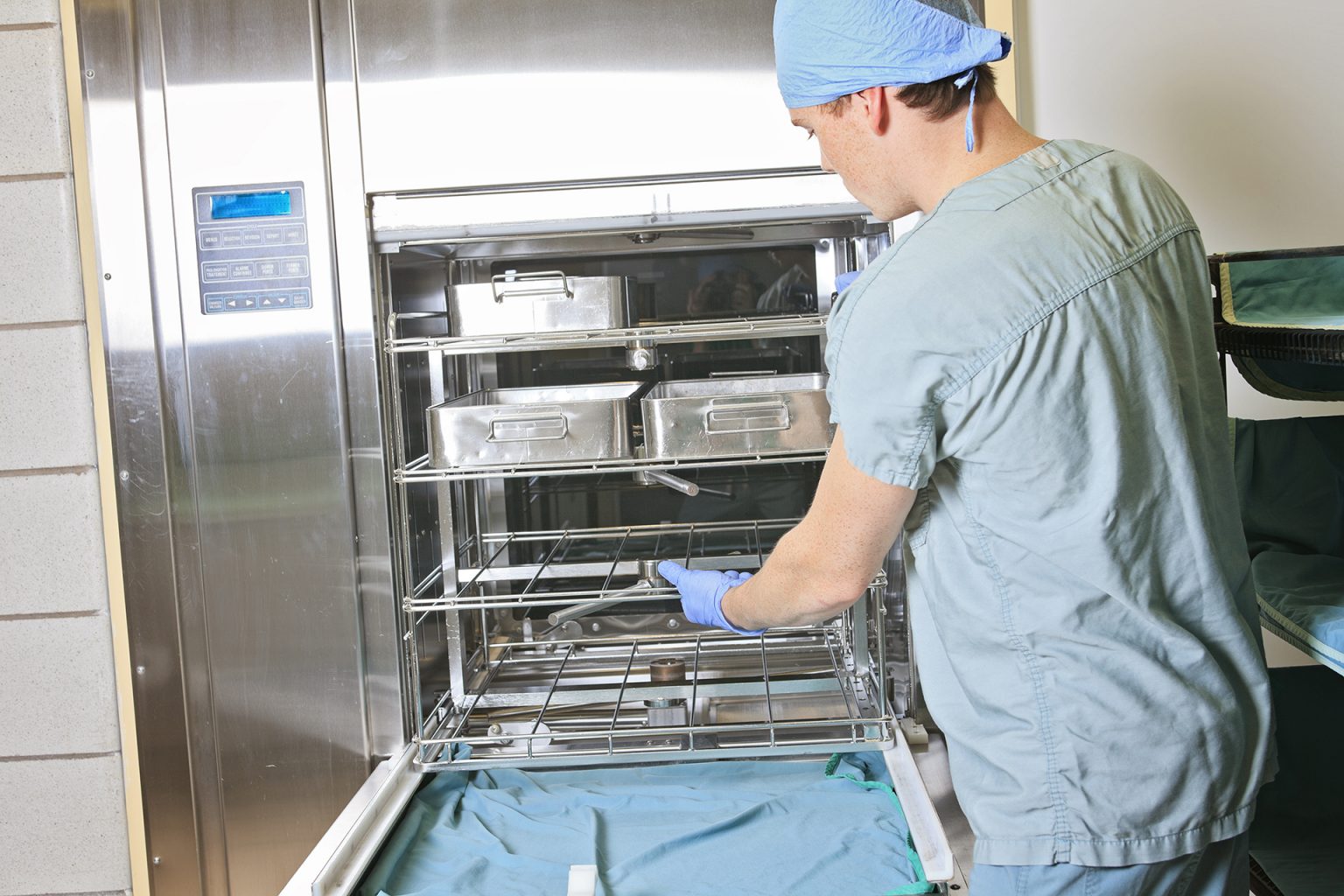 Stérilisation centrale hôpital : traitement des dispositifs médicaux